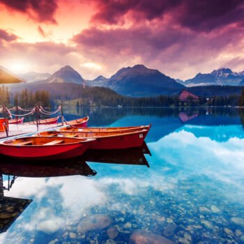 Peaceful,Mountain,Lake,In,National,Park,High,Tatra.,Dramatic,Overcast